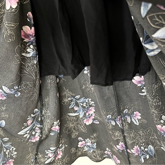 Meghan Los Angeles Floral Faux Wrap Dress - Picture 5 of 10